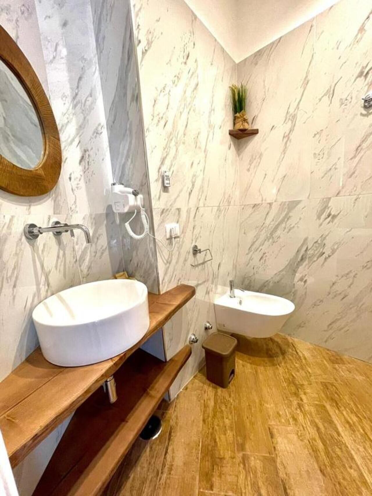 Comfort-Doppelzimmer, Balkon, Bergblick | Badezimmer | Dusche, kostenlose Toilettenartikel, Haartrockner, Handtücher