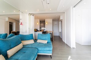 TV - L'ESTEREL AP4431 By Riviera Holiday Homes (Villefranche-sur-Mer)