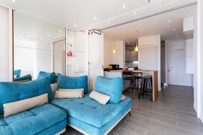 TV - L'ESTEREL AP4431 By Riviera Holiday Homes (Villefranche-sur-Mer)