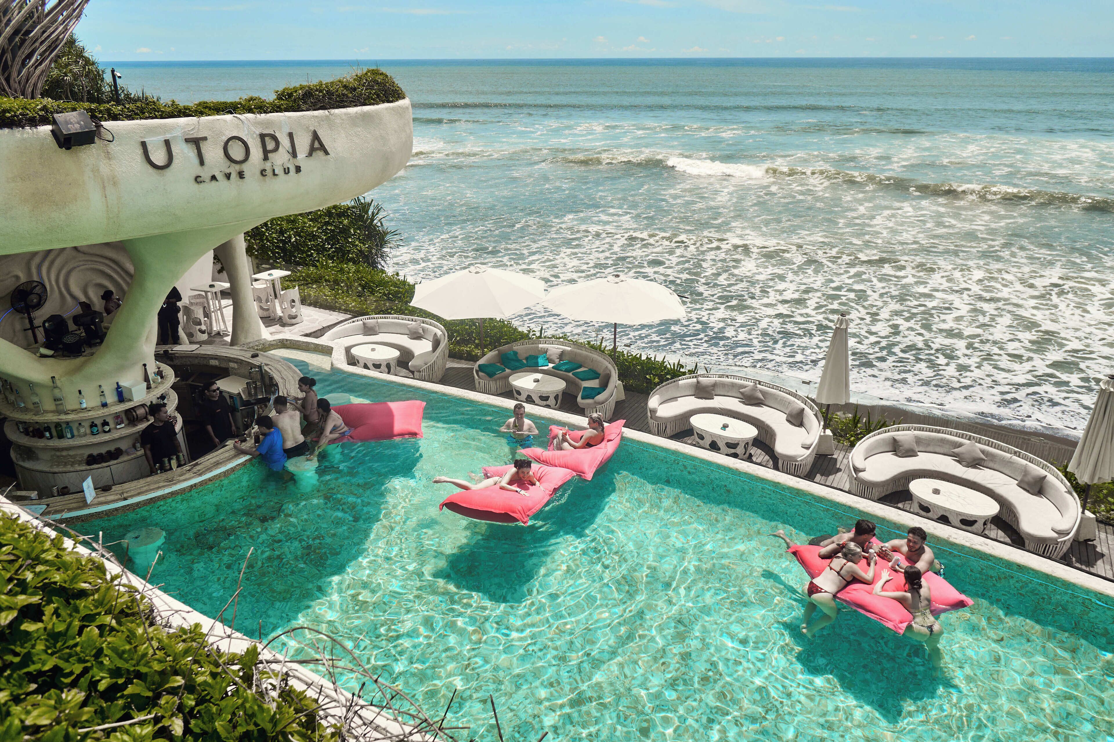 Kolam renang outdoor