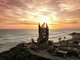 Na praia, areia preta, 3 bares na praia 