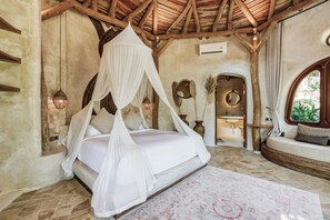 スイート クイーンベッド 1 台 | ミニバー、セーフティボックス (室内)、デスク、ノートパソコン用作業スペース