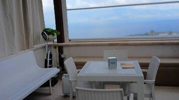 Family Apartment | Free WiFi, bed sheets