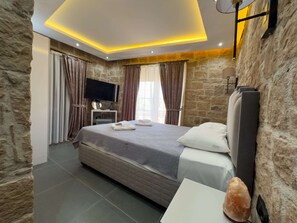 Pancuran mandi, pengering rambut, tuala disediakan, sabun