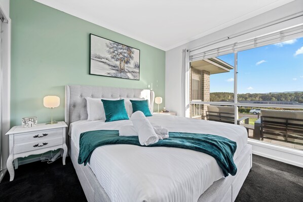 Deluxe Bungalow, Mountain View | 5 bedrooms, iron/ironing board, free WiFi, bed sheets