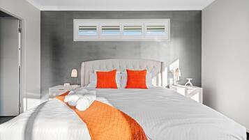 Deluxe Bungalow, Mountain View | 5 bedrooms, iron/ironing board, free WiFi, bed sheets