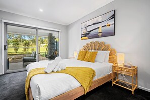 Deluxe Bungalow, Mountain View | 5 bedrooms, iron/ironing board, free WiFi, bed sheets