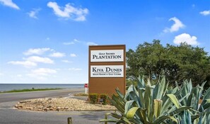 Property grounds - Surf's Up Beachfront Resort Studio | Pools + Beach Access (Gulf Shores)