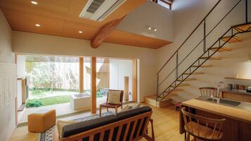 Hus - icke-rökare - uteplats | 1 sovrum, värdeförvaringsskåp på rummet och skrivbord