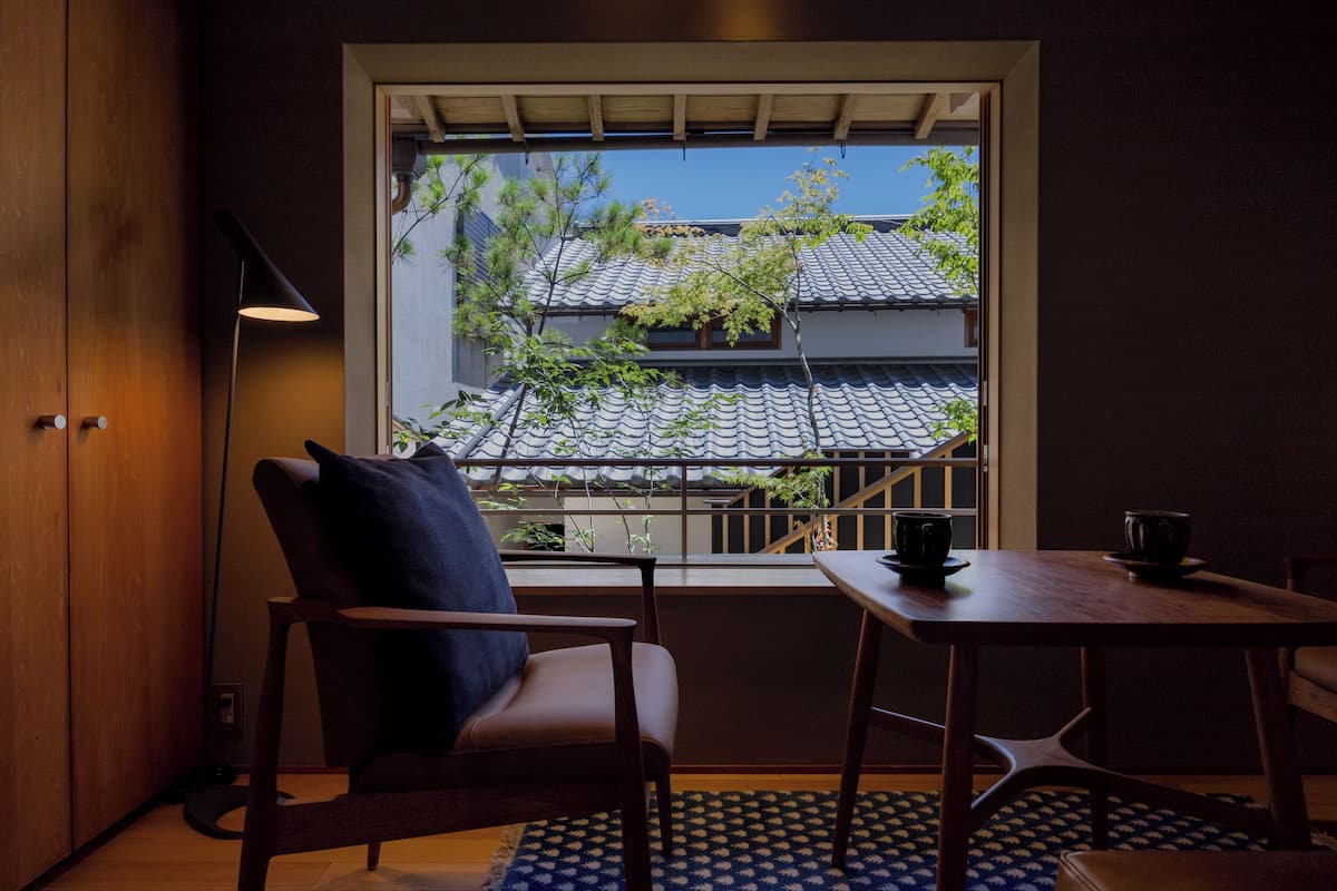 House, Non Smoking | 1 bedroom, in-room safe, desk, iron/ironing board