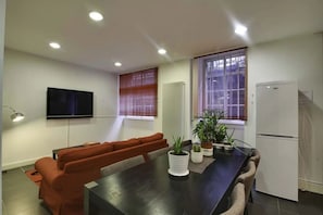 Studio, 1 Double Bed, Non Smoking | Shared kitchen facilities | Toaster