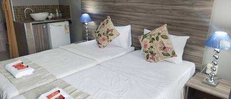 Room, 2 Bedrooms, Accessible, Smoking | 2 bedrooms