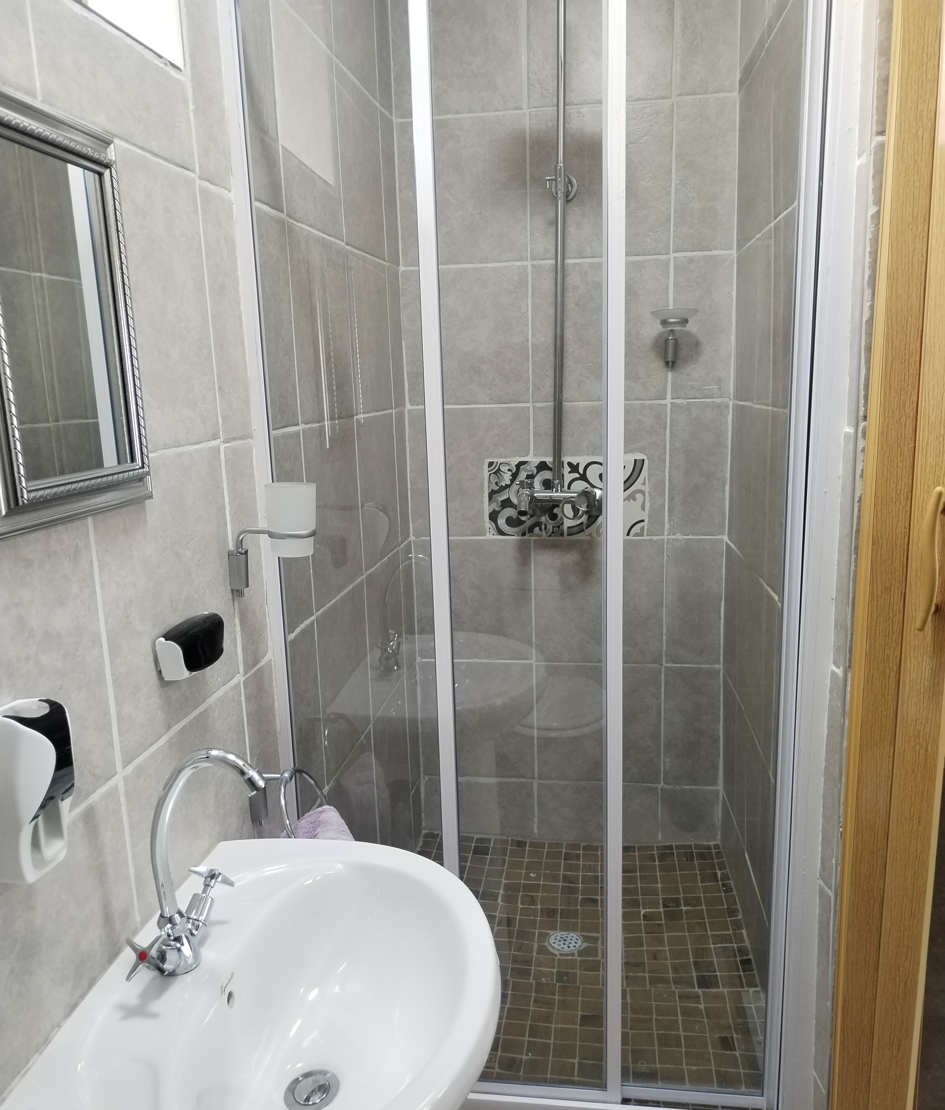 Quarto, 2 quartos, acessível, para fumantes | Banheiro