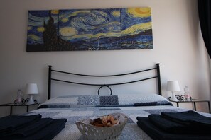 5 Schlafzimmer, Zimmersafe, Schreibtisch, Bügeleisen/Bügelbrett