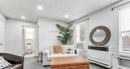 13 Mi to Buffalo: Cozy Apartment in Depew!