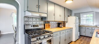 Large Yard & Fire Pit: Pet-friendly Ravenna Home!