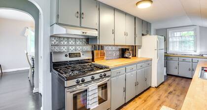 Large Yard & Fire Pit: Pet-friendly Ravenna Home!