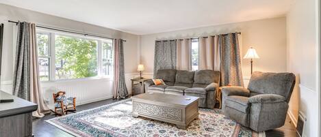 House (3 Bedrooms) | Front of property