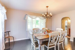 House (3 Bedrooms) | Interior