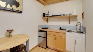 Apartment (0 Bedroom) | Interior