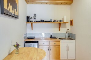 Apartment (0 Bedroom) | Interior