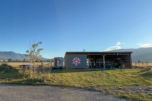 Interior - Arlee Studio w/ Mountain Views: 29 Mi to Missoula (Arlee)