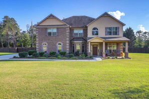 House (5 Bedrooms) | Interior