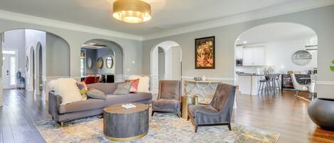 House (5 Bedrooms) | Front of property