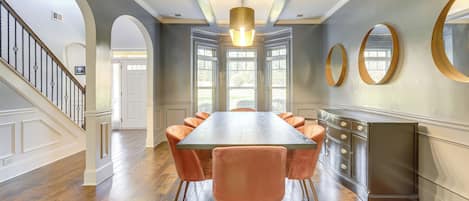 House (5 Bedrooms) | Interior