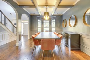 House (5 Bedrooms) | Interior