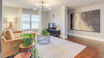 House (5 Bedrooms) | Interior