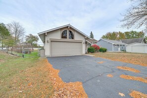 House (3 Bedrooms) | Interior - Lakefront Home w/ Deck & Dock in Oscoda Twp! (Oscoda)