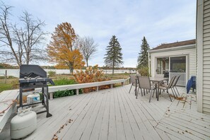 House (3 Bedrooms) | Interior - Lakefront Home w/ Deck & Dock in Oscoda Twp! (Oscoda)