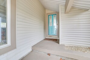 House (3 Bedrooms) | Interior - Lakefront Home w/ Deck & Dock in Oscoda Twp! (Oscoda)