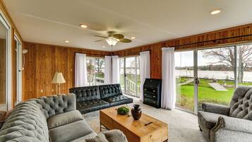 House (3 Bedrooms) | Interior