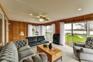House (3 Bedrooms) | Interior - Lakefront Home w/ Deck & Dock in Oscoda Twp! (Oscoda)