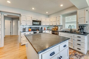 House (4 Bedrooms) | Interior