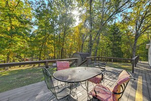 House (2 Bedrooms) | Interior - < 1 Mi to Fishing: Springville Home w/ Fireplace! (Springville)