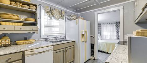 House (2 Bedrooms) | Interior