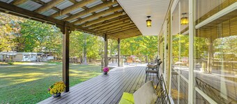 < 1 Mi to Fishing: Springville Home w/ Fireplace!