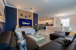 House | 6 bedrooms, Internet - Luxury 6BR Villa w Pool Jacuzzi Fun in Orlando (Kissimmee)