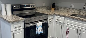 4BD/2BA Fort Lauderdale getaway w/ WiFi and AC. Only few miles from beach