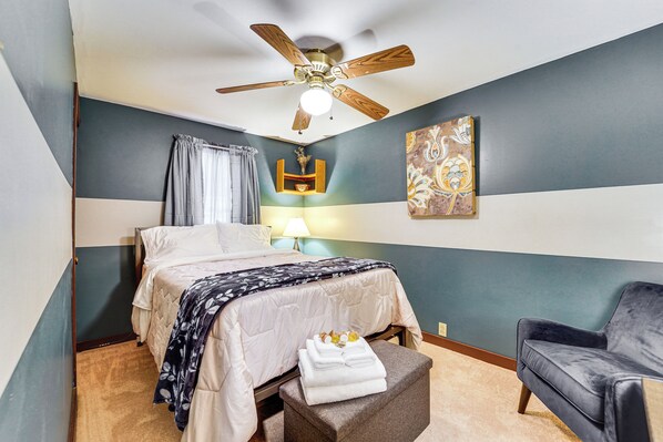 Interior - Grill, Dine & Relax Outside: Home in Tyrone! (Tyrone)