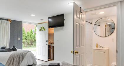 10 Mi to Washington: Wheaton Studio Suite