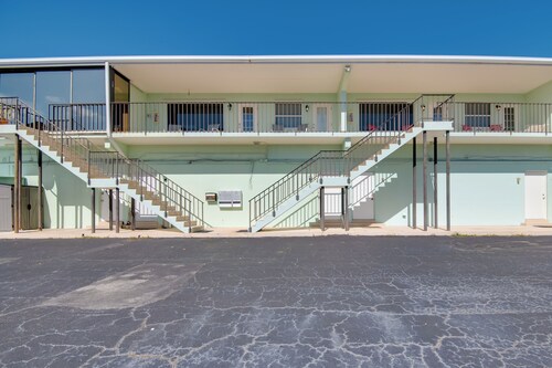 3 Mi to Ocean: Riverfront Unit in Vero Beach!