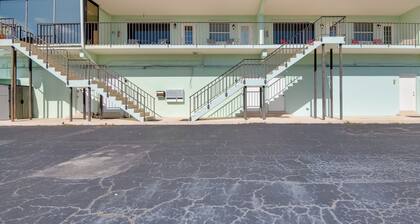 3 Mi to Ocean: Riverfront Unit in Vero Beach!