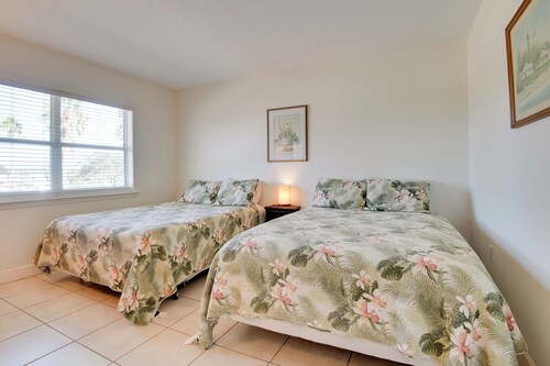 3 Mi to Ocean: Riverfront Unit in Vero Beach!