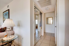 Apartment (2 Bedrooms) | Interior - 3 Mi to Ocean: Riverfront Unit in Vero Beach! (Vero Beach)