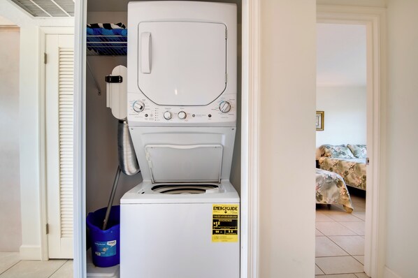 Apartment (2 Bedrooms) | Interior - 3 Mi to Ocean: Riverfront Unit in Vero Beach! (Vero Beach)