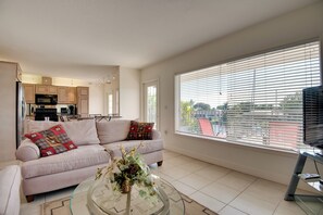 Apartment (2 Bedrooms) | Interior - 3 Mi to Ocean: Riverfront Unit in Vero Beach! (Vero Beach)